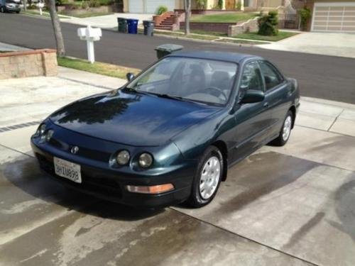 Photo of a 1994-1995 Acura Integra in Isle Green Pearl (paint color code G71P