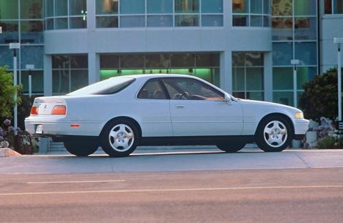 Photo of a 1991-1994 Acura Legend in Sirius White Pearl (paint color code NH515P