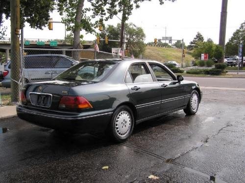 Photo of a 1996-1998 Acura RL in Juniper Green Pearl (paint color code G79P