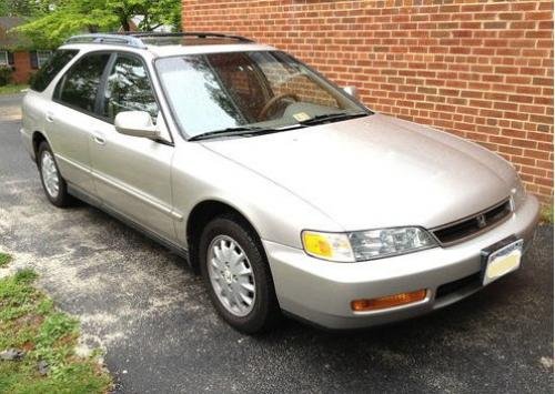 Photo of a 1996-1997 Honda Accord in Heather Mist Metallic (paint color code YR508M