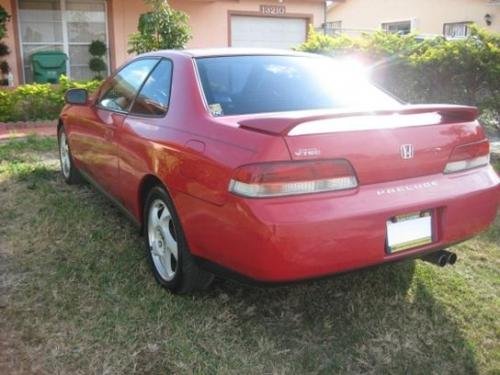 Photo of a 1999-2001 Honda Prelude in Milano Red (paint color code R81