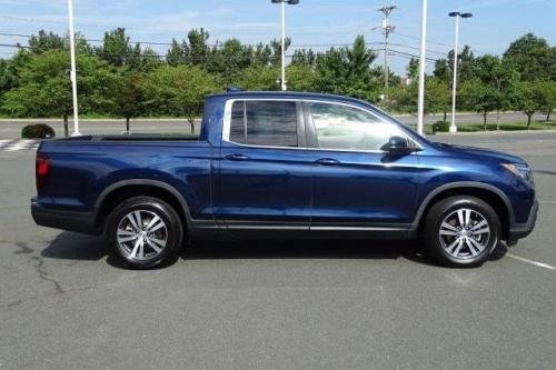 Photo of a 2017-2018 Honda Ridgeline in Obsidian Blue Pearl (paint color code B588P