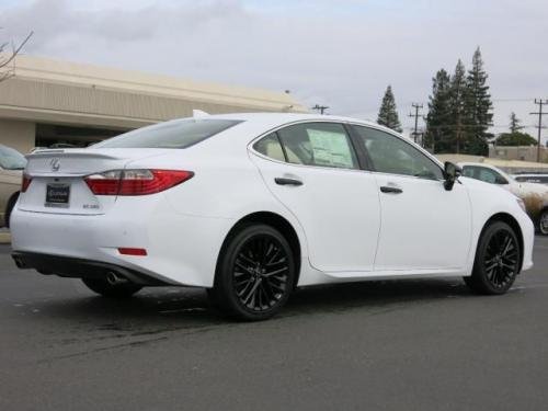 Photo Image Gallery & Touchup Paint: Lexus ES in Ultra White   (083)  YEARS: 2015-2015