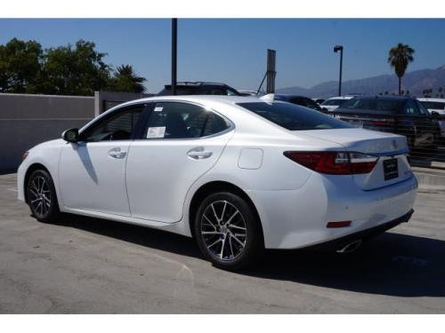 Photo Image Gallery & Touchup Paint: Lexus ES in Eminent White Pearl  (085)  YEARS: 2016-2017