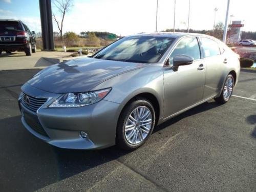 Photo Image Gallery & Touchup Paint: Lexus ES in Atomic Silver   (1J7)  YEARS: 2015-2017