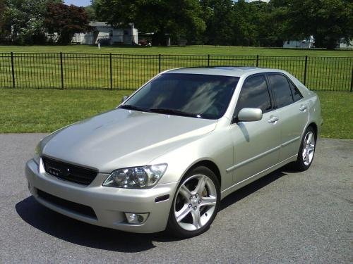 Photo Image Gallery & Touchup Paint: Lexus IS in Millennium Silver Metallic  (1C0)  YEARS: 2001-2005