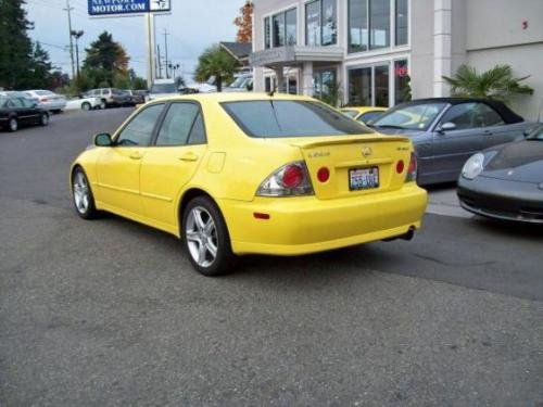 Photo of a 2001-2003 Lexus IS in Solar Yellow (paint color code 576