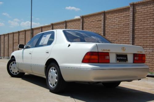 Photo Image Gallery & Touchup Paint: Lexus LS in Diamond White Pearl  (051)  YEARS: 1995-2000