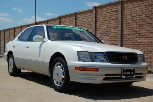 Photo Image Gallery & Touchup Paint: Lexus LS in Diamond White Pearl  (051)  YEARS: 1995-2000