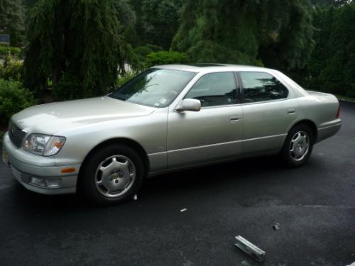 Photo Image Gallery & Touchup Paint: Lexus LS in Millennium Silver Metallic  (1C0)  YEARS: 2000-2000