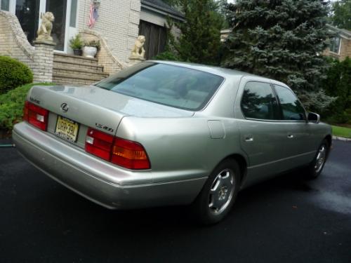 Photo Image Gallery & Touchup Paint: Lexus LS in Millennium Silver Metallic  (1C0)  YEARS: 2000-2000