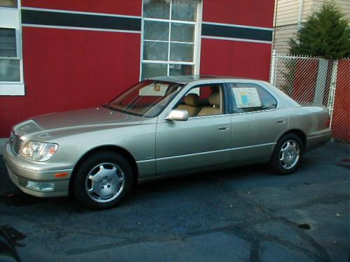 Photo Image Gallery & Touchup Paint: Lexus LS in Millennium Silver Metallic  (1C0)  YEARS: 2000-2000