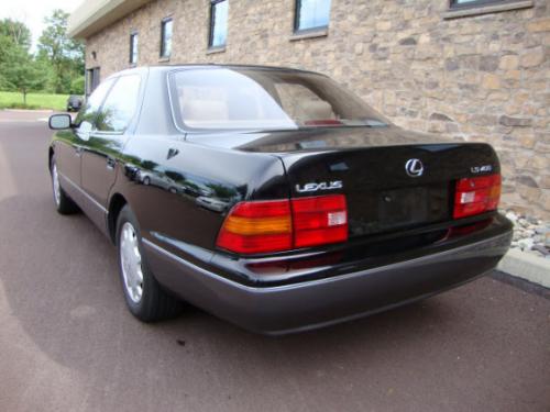 Photo Image Gallery & Touchup Paint: Lexus LS in Black Onyx   (202)  YEARS: 1995-2000
