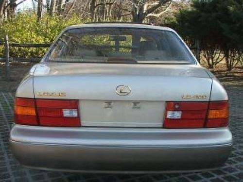 Photo of a 1999-2000 Lexus LS in Mystic Gold Metallic (paint color code 4P7
