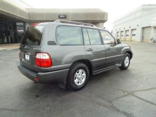 Photo of a 1998-2002 Lexus LX in Riverock Green Mica (paint color code 1C3