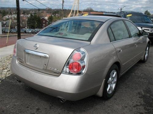 Photo of a 2005-2006 Nissan Altima in Coral Sand (paint color code C12