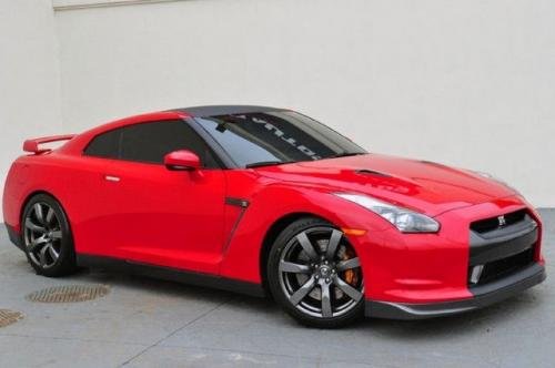 Photo of a 2009-2018 Nissan GT-R in Solid Red (paint color code A54