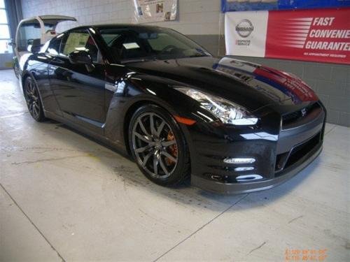 Photo of a 2012-2018 Nissan GT-R in Jet Black Pearl (paint color code GAG