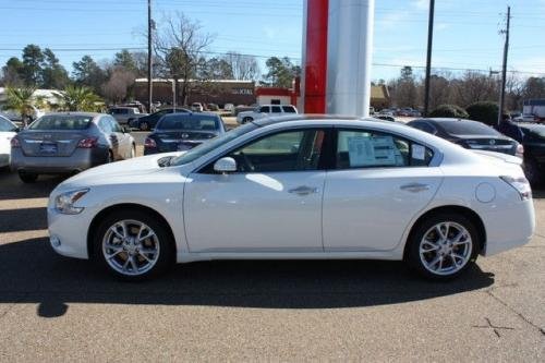 Photo of a 2013-2014 Nissan Maxima in Pearl White (paint color code QAB
