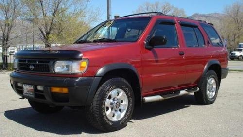 Photo of a 1996-2000 Nissan Pathfinder in Cayenne Red (paint color code AP0
