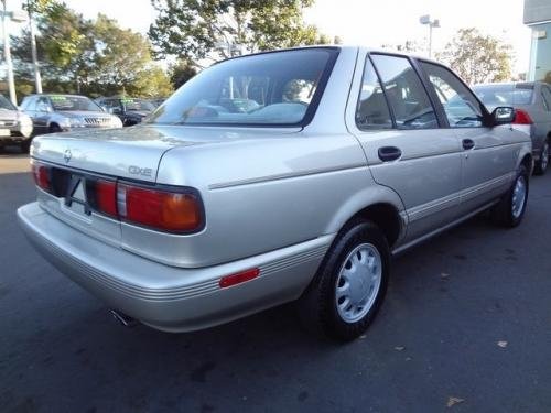 Photo of a 1991-1994 Nissan Sentra in Beige Pearl (paint color code KJ1