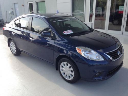 Photo Image Gallery & Touchup Paint: Nissan Versa In Blue Onyx (b23)