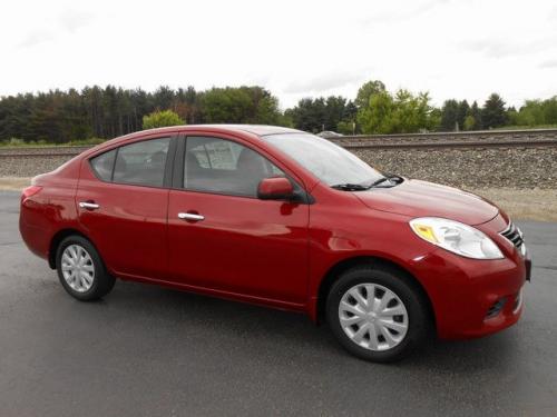 Photo Image Gallery & Touchup Paint: Nissan Versa In Red Brick (nac)