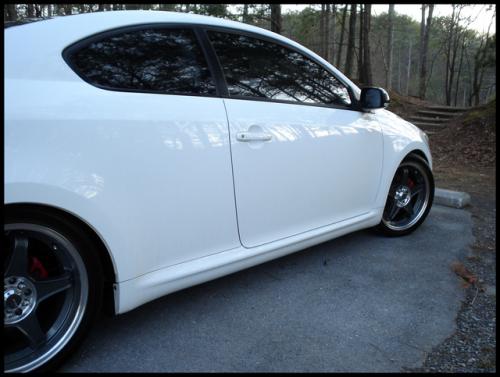 Photo Image Gallery & Touchup Paint: Scion TC in Super White   (040)  YEARS: 2005-2010