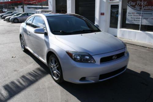 Photo Image Gallery & Touchup Paint: Scion TC in Silver Streak Mica  (1E7)  YEARS: 2005-2005