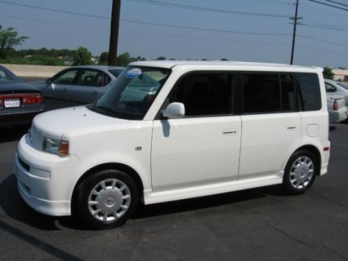 Photo Image Gallery & Touchup Paint: Scion XB in Polar White   (068)  YEARS: 2004-2006