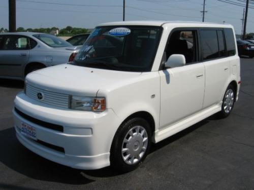 Photo Image Gallery & Touchup Paint: Scion XB in Polar White   (068)  YEARS: 2004-2006