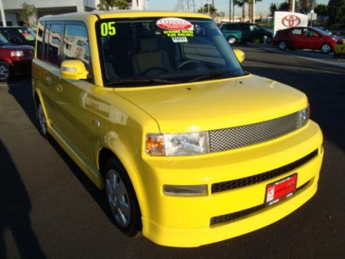 Photo of a 2005 Scion xB in Solar Yellow (paint color code 576