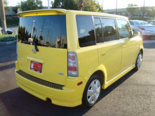 Photo Image Gallery & Touchup Paint: Scion XB in Solar Yellow   (576)  YEARS: 2005-2005