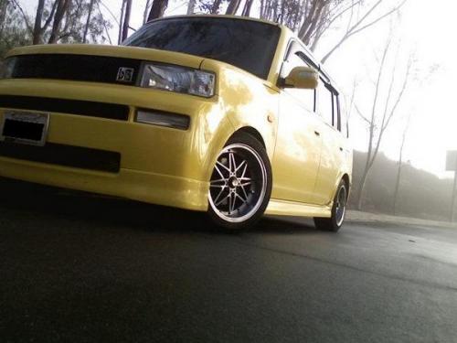 Photo Image Gallery & Touchup Paint: Scion XB in Solar Yellow   (576)  YEARS: 2005-2005