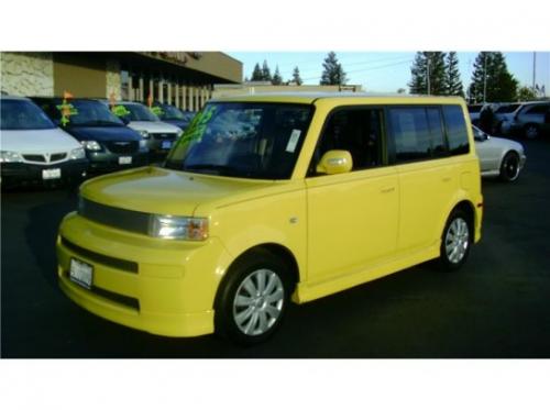 Photo Image Gallery & Touchup Paint: Scion XB in Solar Yellow   (576)  YEARS: 2005-2005