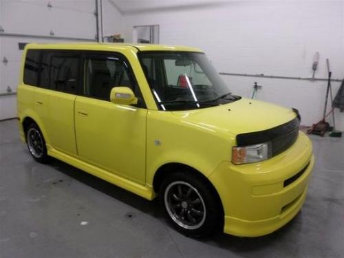 Photo Image Gallery & Touchup Paint: Scion XB in Solar Yellow   (576)  YEARS: 2005-2005