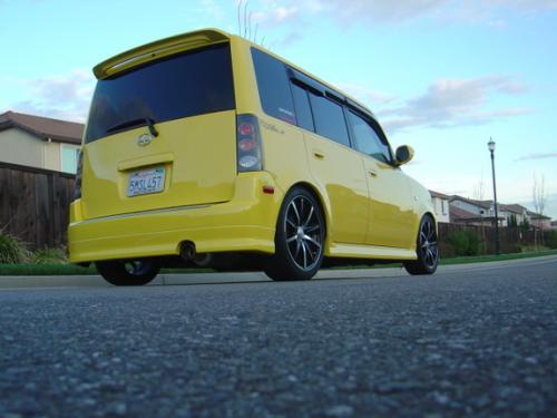 Photo Image Gallery & Touchup Paint: Scion XB in Solar Yellow   (576)  YEARS: 2005-2005