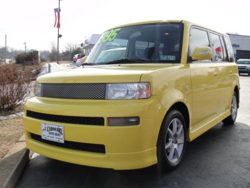 Photo Image Gallery & Touchup Paint: Scion XB in Solar Yellow   (576)  YEARS: 2005-2005
