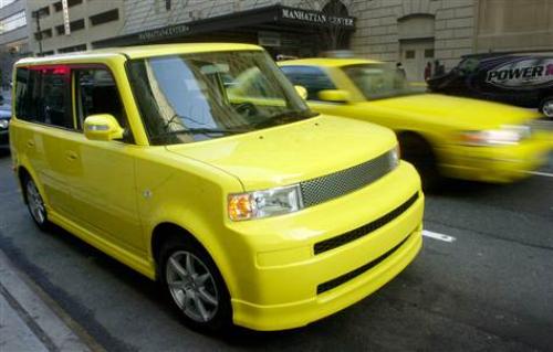 Photo Image Gallery & Touchup Paint: Scion XB in Solar Yellow   (576)  YEARS: 2005-2005