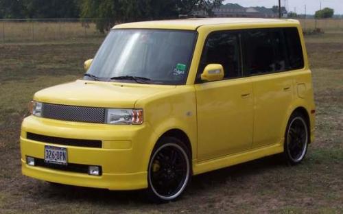 Photo Image Gallery & Touchup Paint: Scion XB in Solar Yellow   (576)  YEARS: 2005-2005