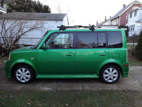 Photo Image Gallery & Touchup Paint: Scion XB in Envy Green   (6U1)  YEARS: 2006-2006