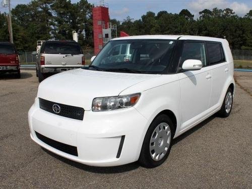 Photo Image Gallery & Touchup Paint: Scion XB in Super White   (040)  YEARS: 2008-2015