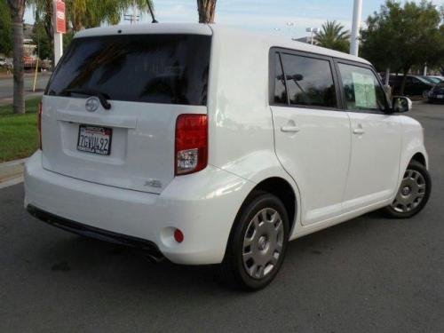 Photo Image Gallery & Touchup Paint: Scion XB in Electric Quartz   (087)  YEARS: 2014-2014