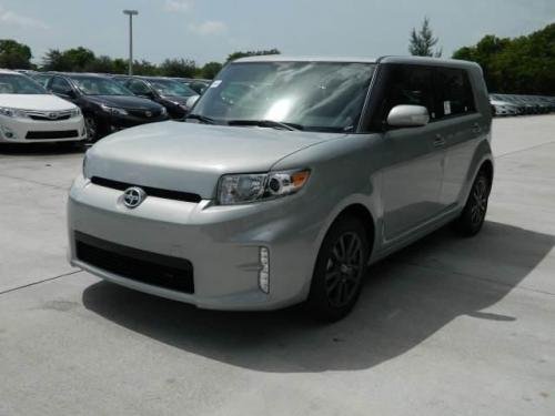 Photo Image Gallery & Touchup Paint: Scion XB in Silver Ignition   (1J8)  YEARS: 2013-2013