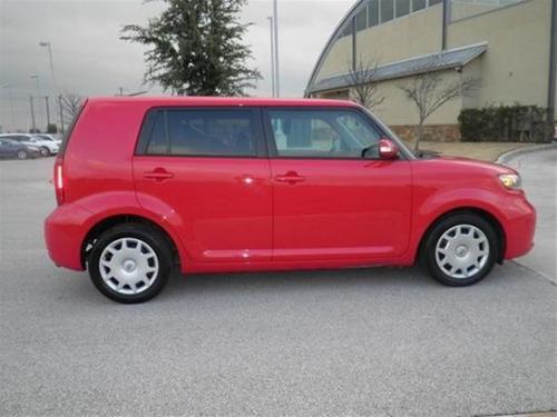 Photo Image Gallery: Scion XB in Absolutely Red   (3P0)  YEARS: -
