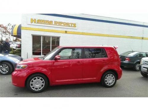 Photo Image Gallery: Scion XB in Absolutely Red   (3P0)  YEARS: -
