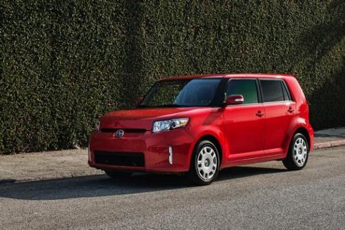 Photo Image Gallery: Scion XB in Absolutely Red   (3P0)  YEARS: -