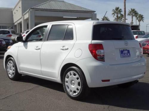 Photo Image Gallery & Touchup Paint: Scion XD in Super White   (040)  YEARS: 2008-2014