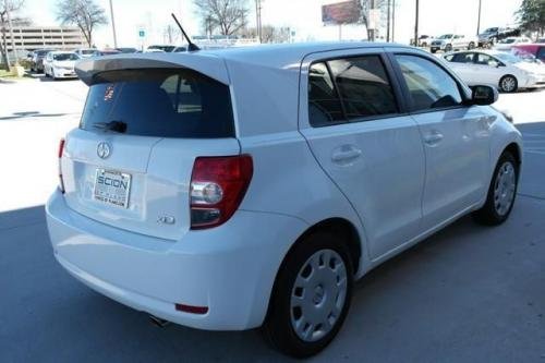 Photo Image Gallery & Touchup Paint: Scion XD in Super White   (040)  YEARS: 2008-2014