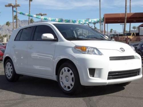 Photo Image Gallery & Touchup Paint: Scion XD in Super White   (040)  YEARS: 2008-2014